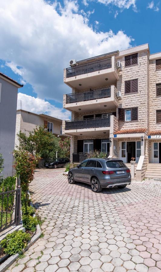 Apartments Amigos Podstrana Exterior foto